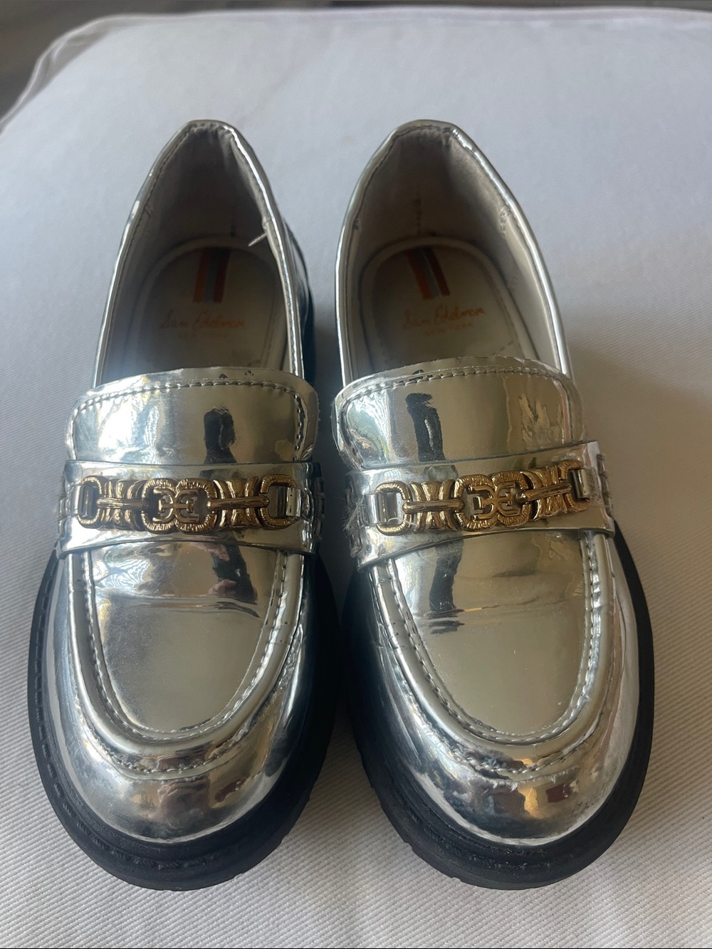 SAM EDELMAN NEW YORK Girls Size 11 Metallic Silver Loafer  w/ Gold Chain Detail